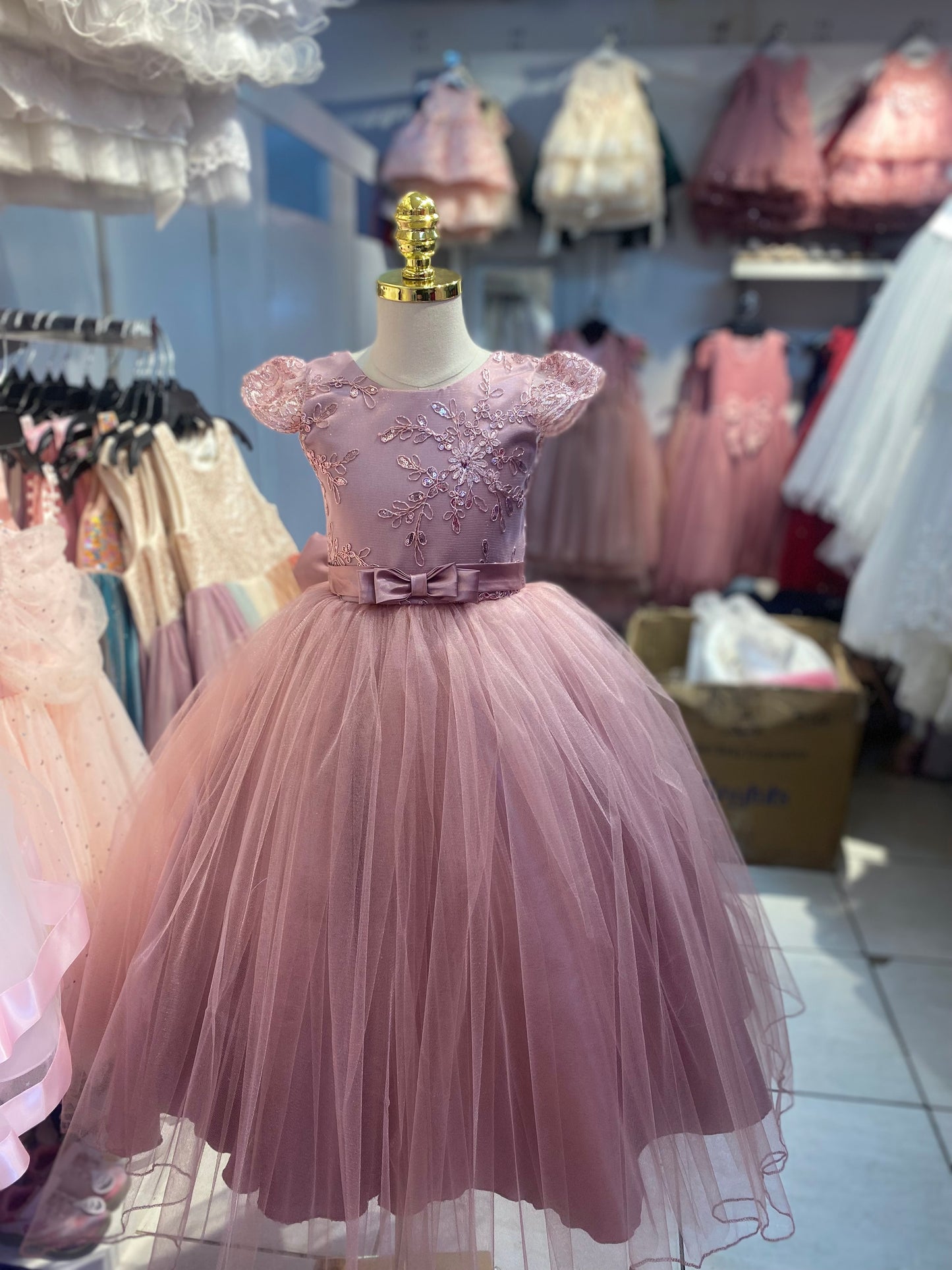 Vestido rosado evento gala con manga