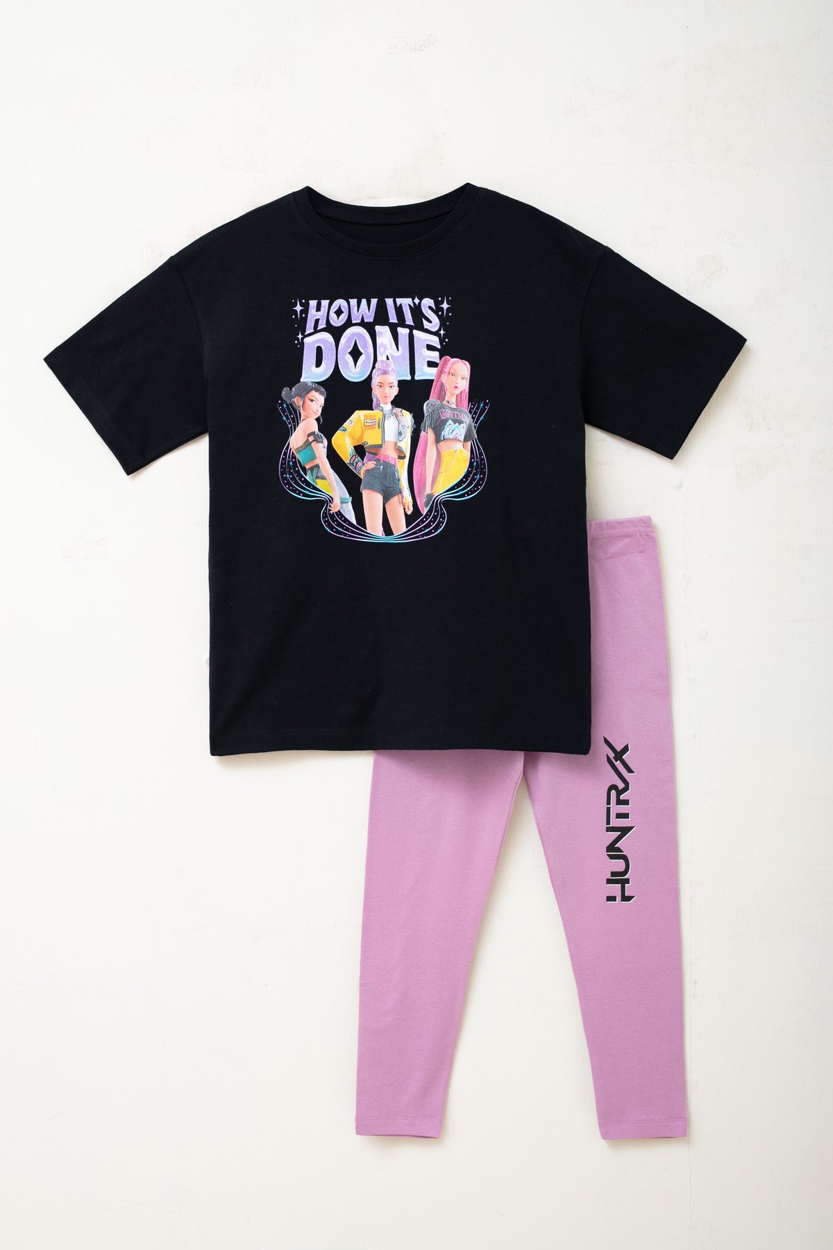 Set conjunto 2 piezas camisa negra pantalon rosado Huntrix guerreras kpop 2000150702