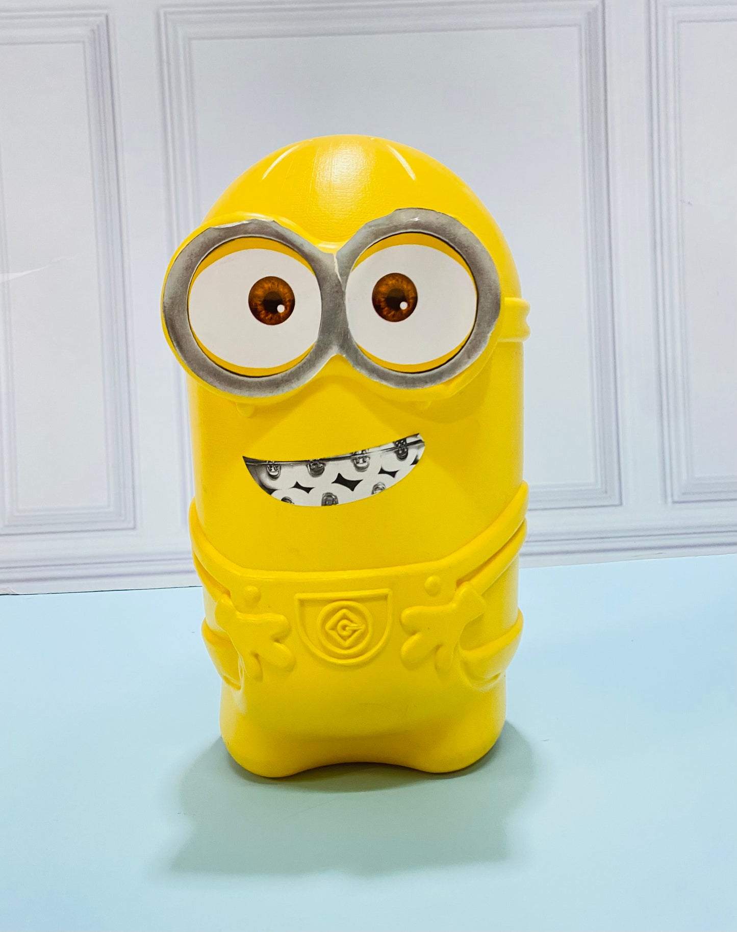 Alcancilla minion juguete