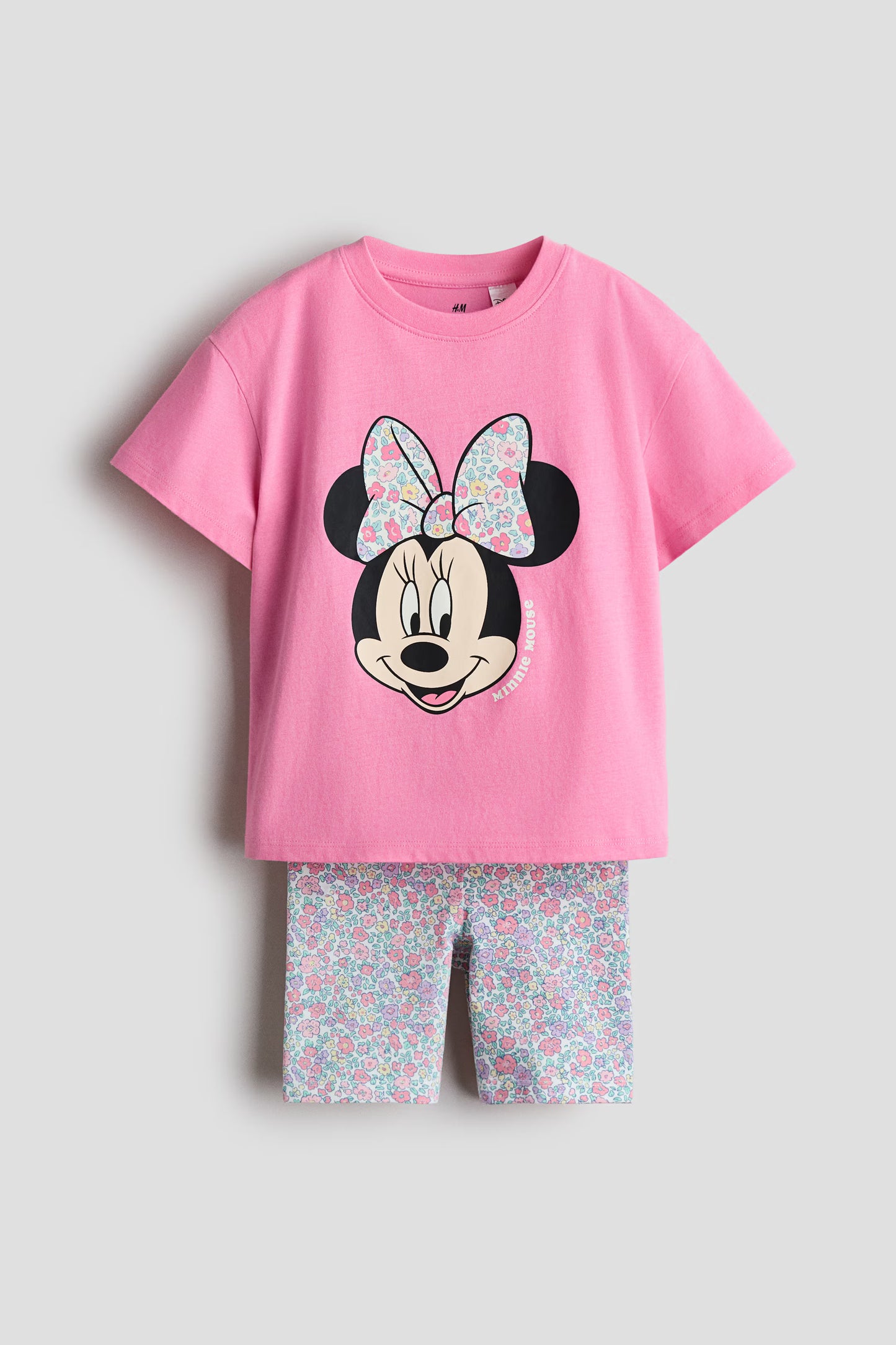 Set conjunto 2 piezas camisa rosada short floreado Minnie niña H&M 1333908008