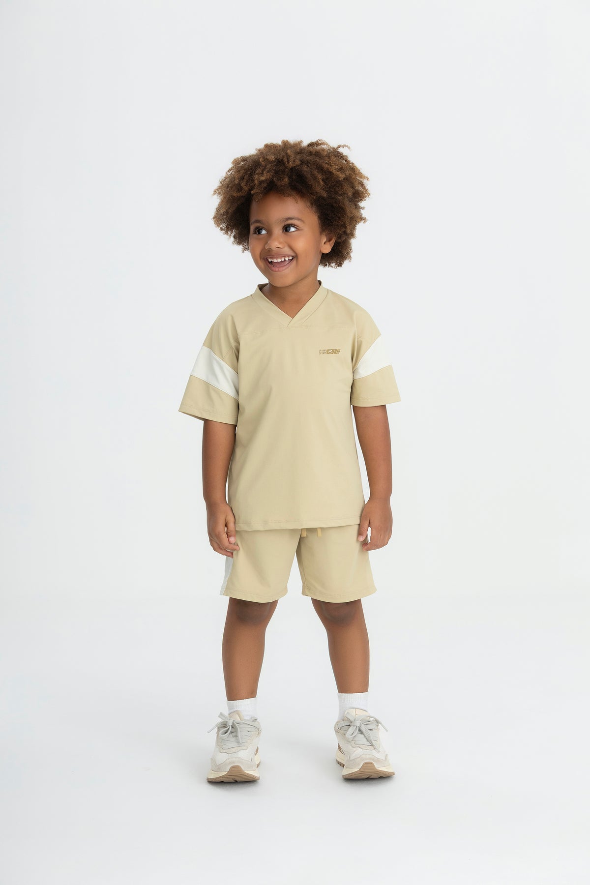 Set conjunto deportivo camisa short beige niño Up Baby 47284-140721