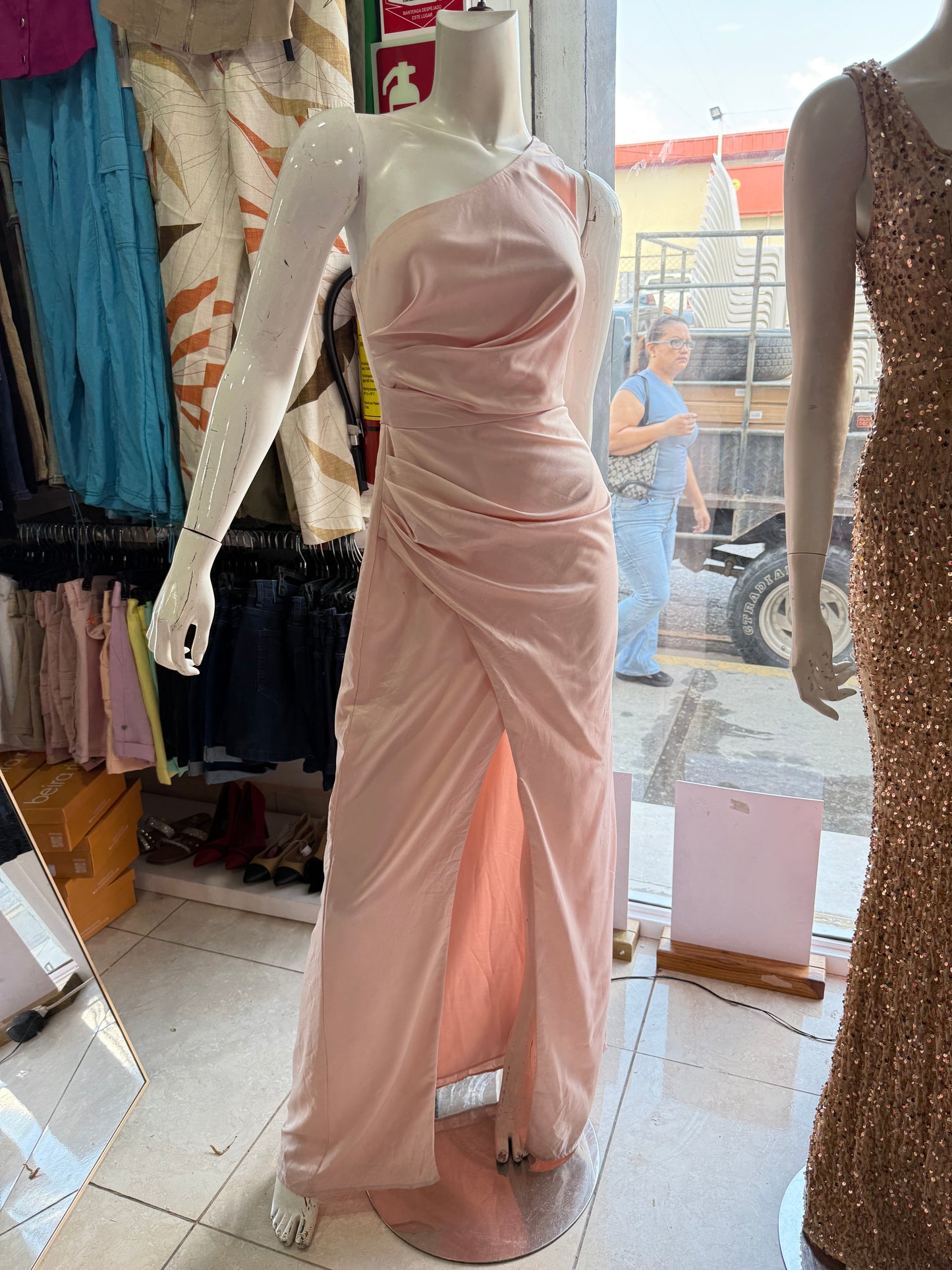 Vestido gala dama rosado