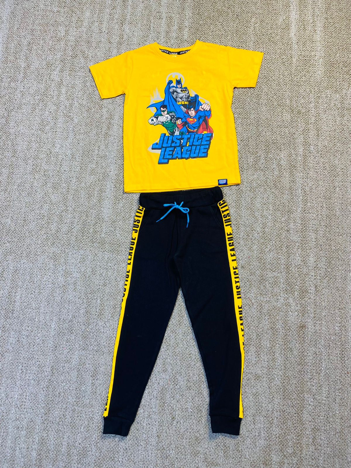 Set conjunto 2 piezas liga de la justicia buzo negro y camisa amarilla niño c9-JL-1016N