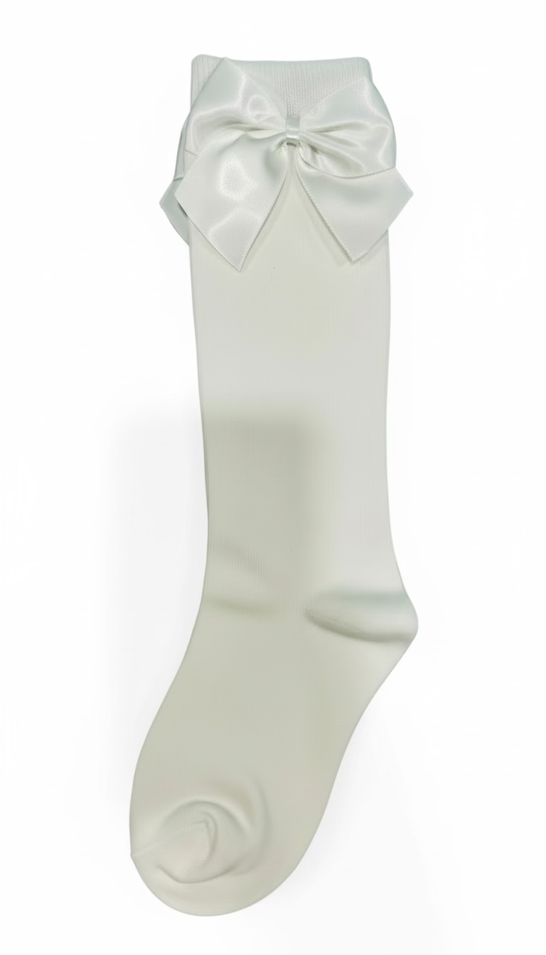 Calcetines blancos chongo altos niña