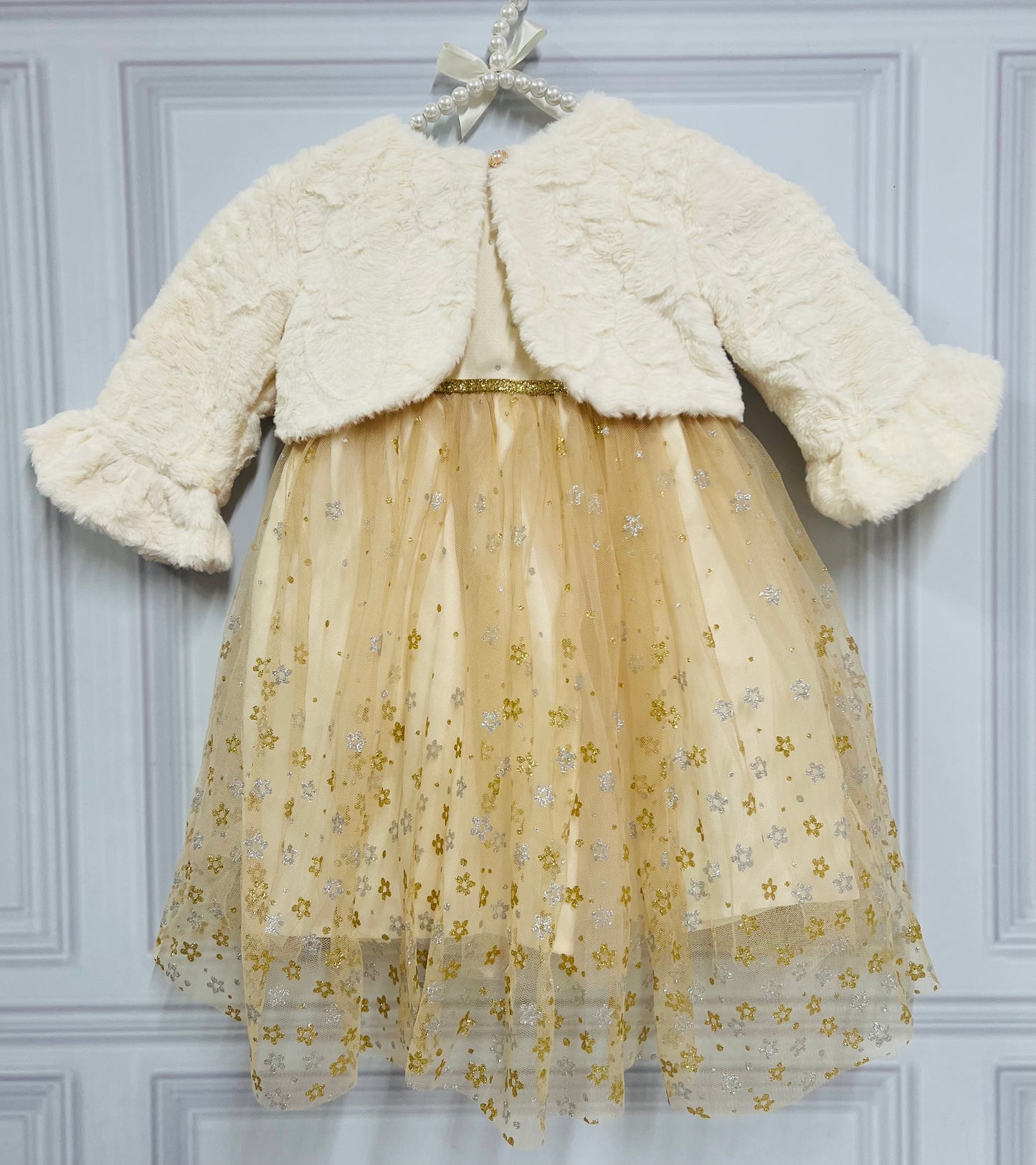 Vestido gala beige y dorado bluberri con chaleco sueter