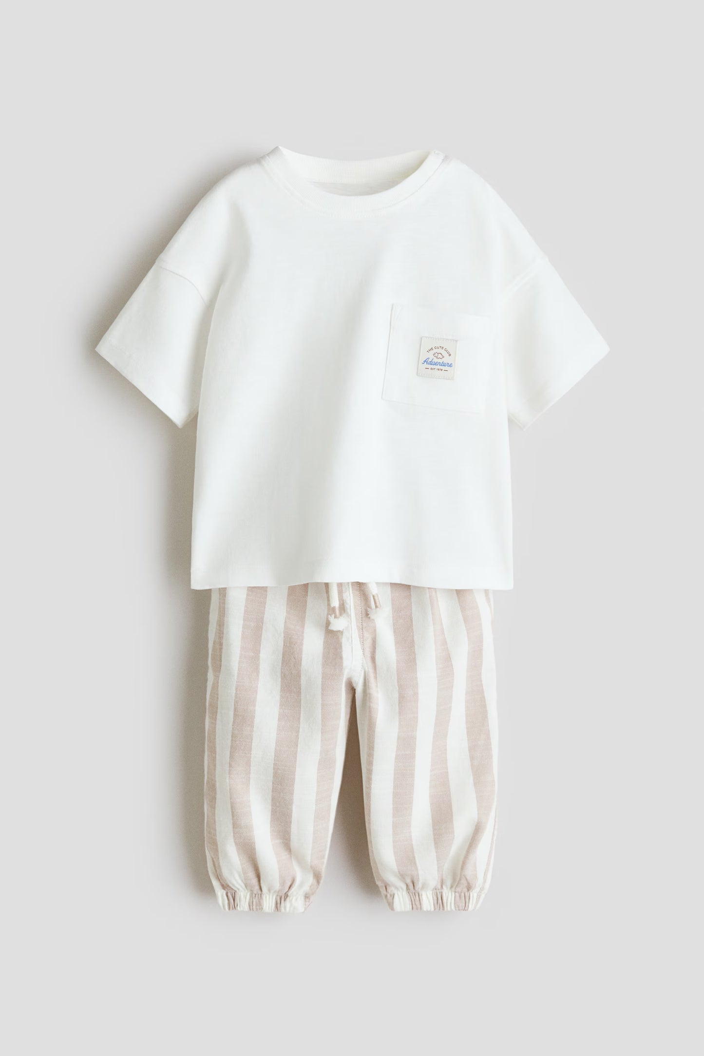 Set conjunto 2 piezas camisa blanca pantalon beige bebe niño H&M 1282999004