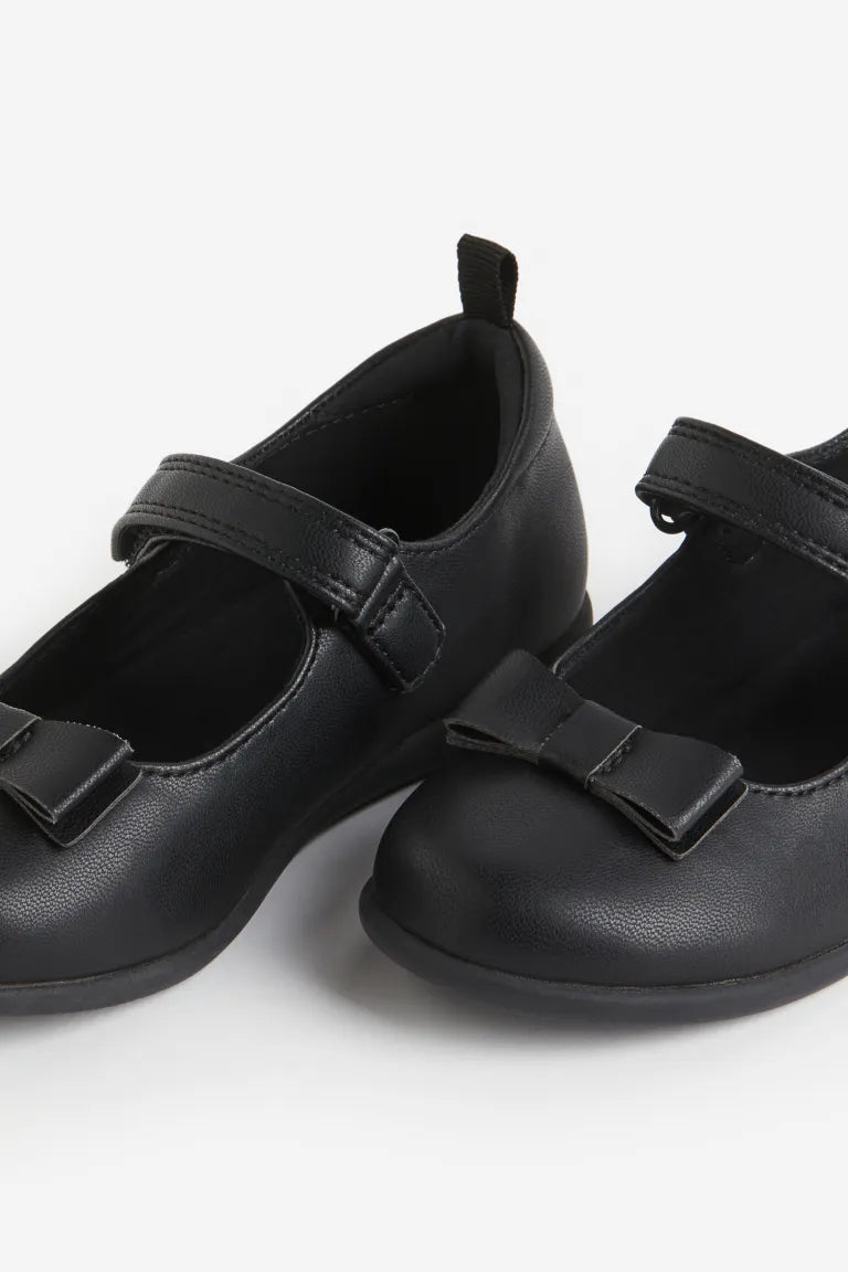Zapatillas negras escolar H&M corbata niña 1167364