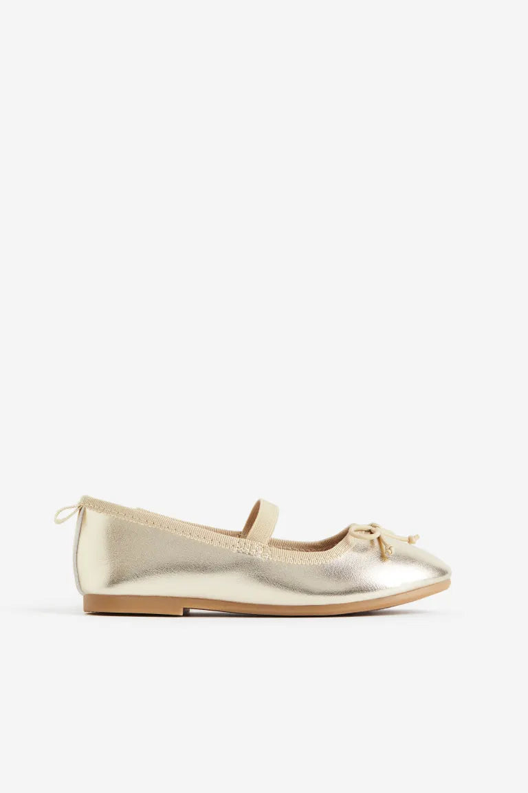 Zapatillas doradas H&M niña chongo lisas