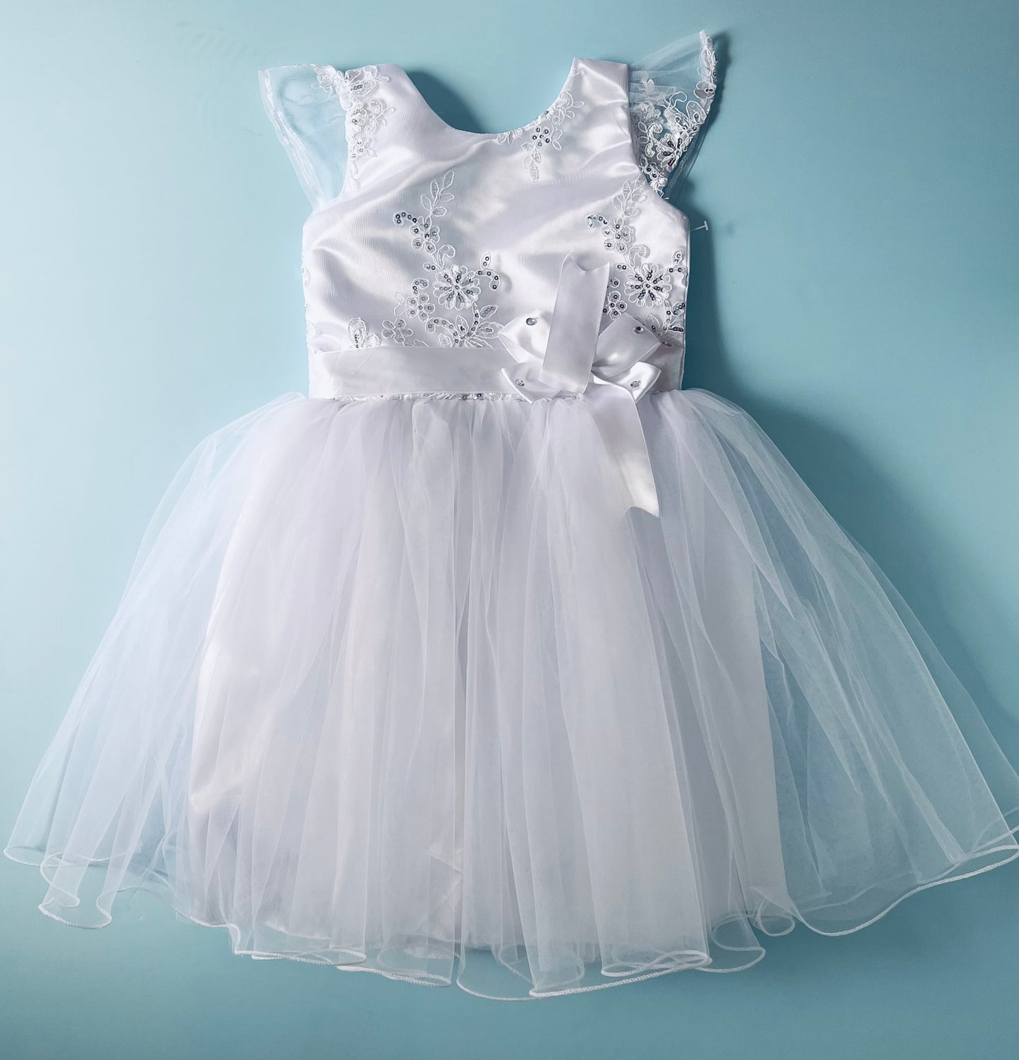 Vestido blanco gala bautizo bordados flores