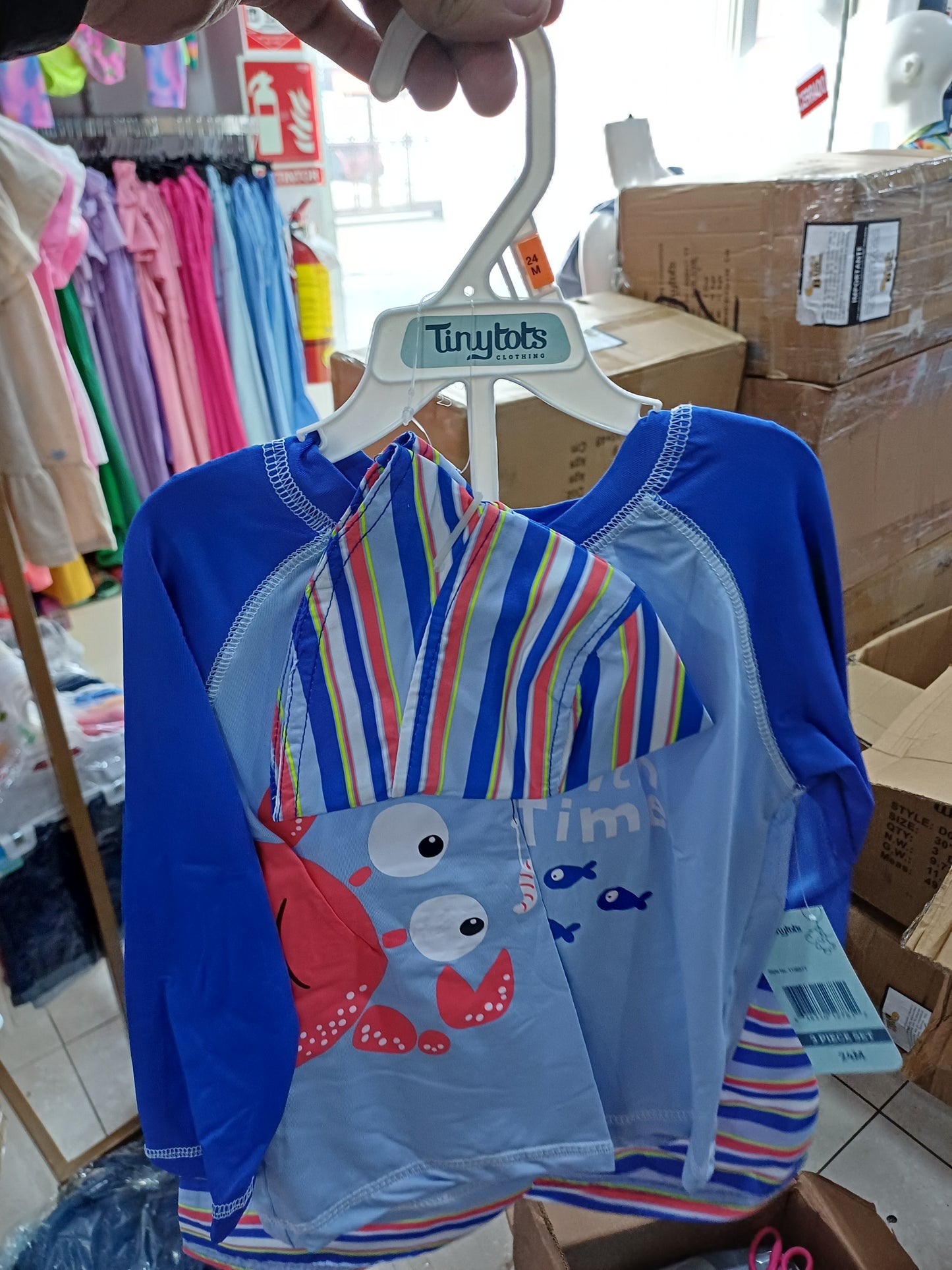 Set 3 piezas gorro camisa azul short traje de baño bebe niño Tinytots 11365TT