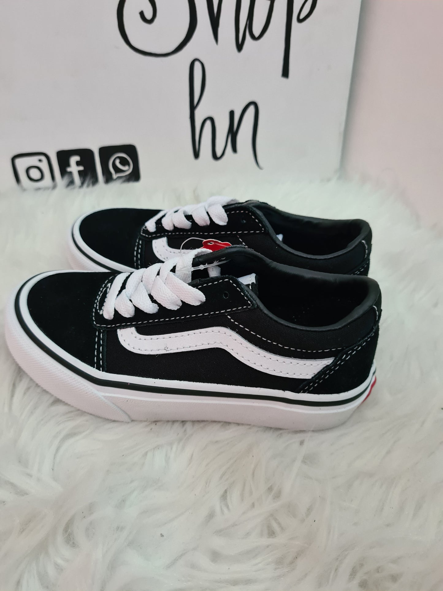 Tenis negros vans clásicos