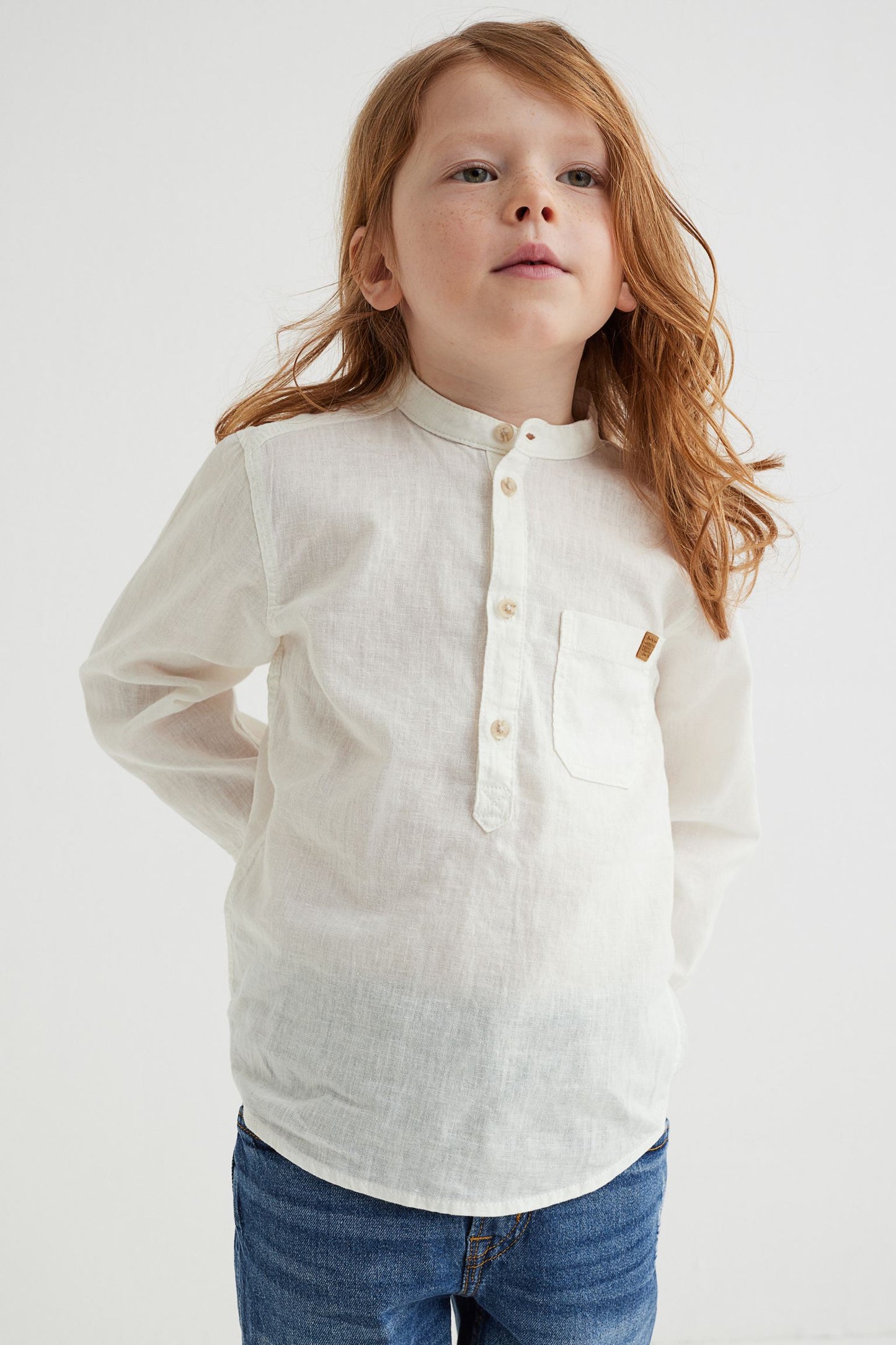 Camisa blanca ivory formal henley niño H&M 4 botones arriba