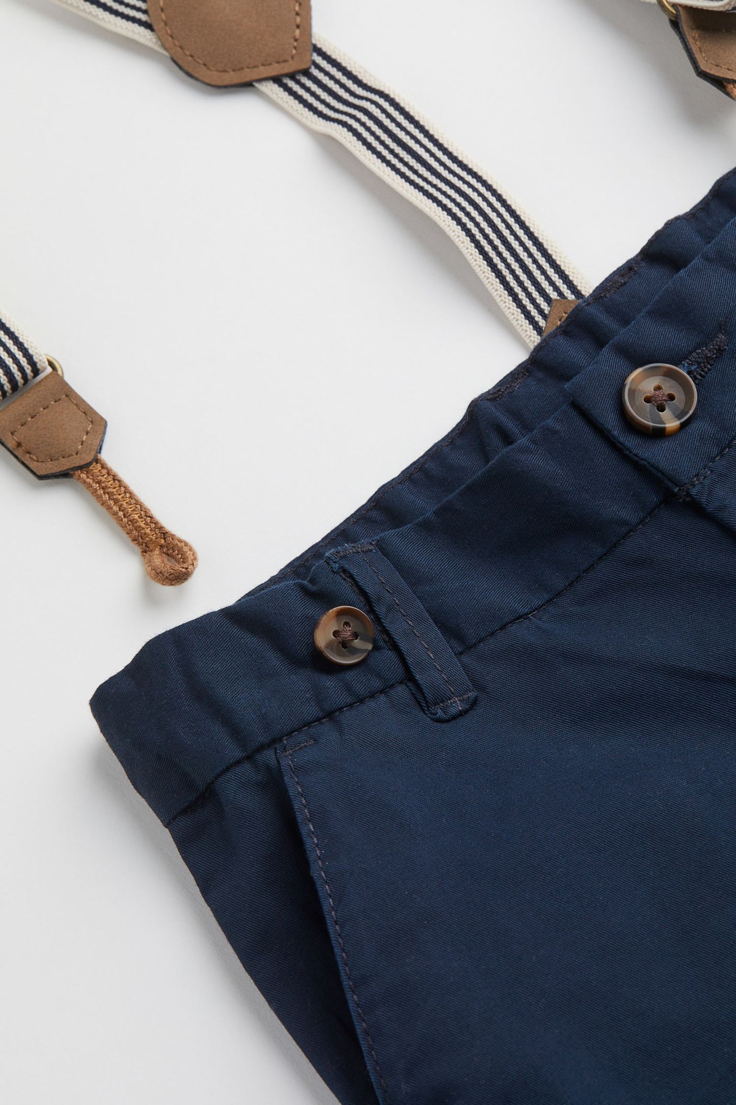 Set formal 4 piezas corbatin tirantes niño H&M