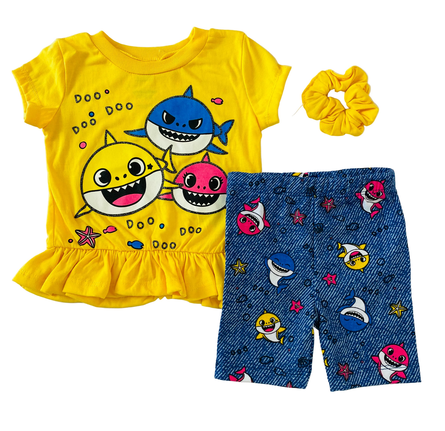 Set 3 piezas baby shark camisa amarilla short azul tiburones niña promo 2x1000