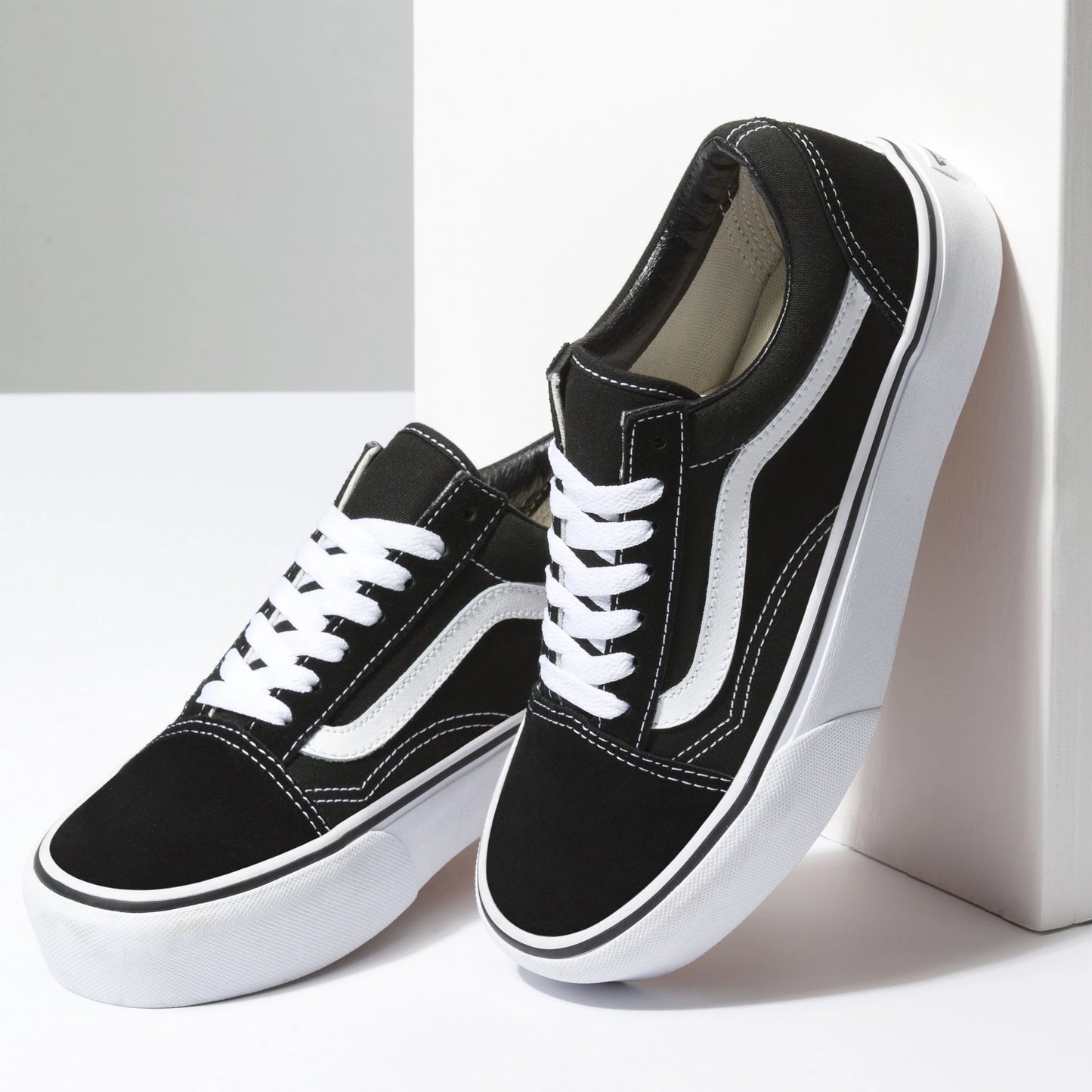 Tenis negros vans clásicos