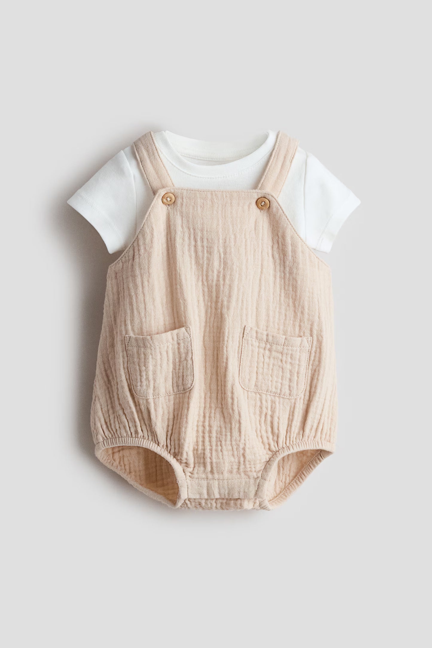 Set conjunto 2 piezas overall beige cafe camisa blanca bebe niño H&M 1218180006