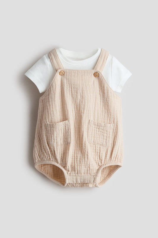 Set conjunto 2 piezas overall beige cafe camisa blanca bebe niño H&M 1218180006