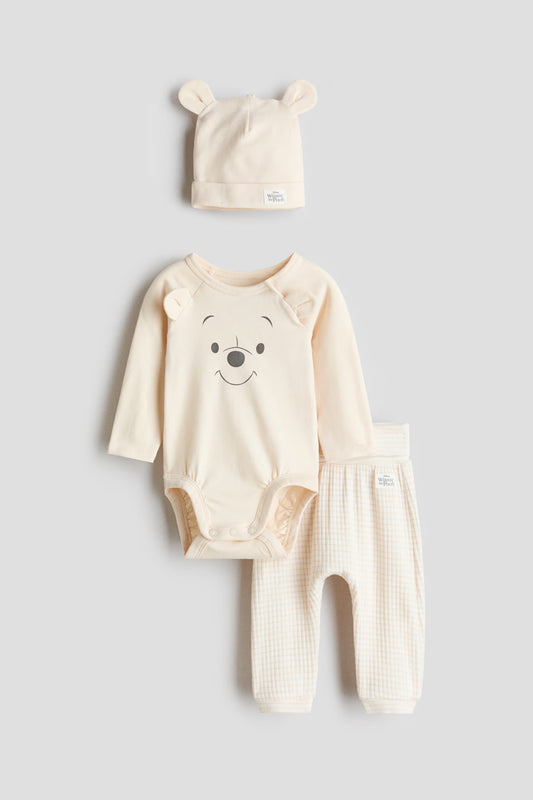 Set 3 piezas gorro mameluco pantalón beige winnie pooh bebe niño H&M 0754107133003