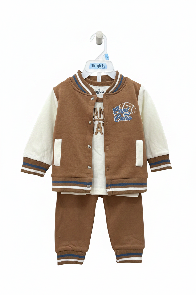 Set 3 piezas bebe niño sueter cafe camisa blanca pantalon Jogger cafe Tinytots D85646TT