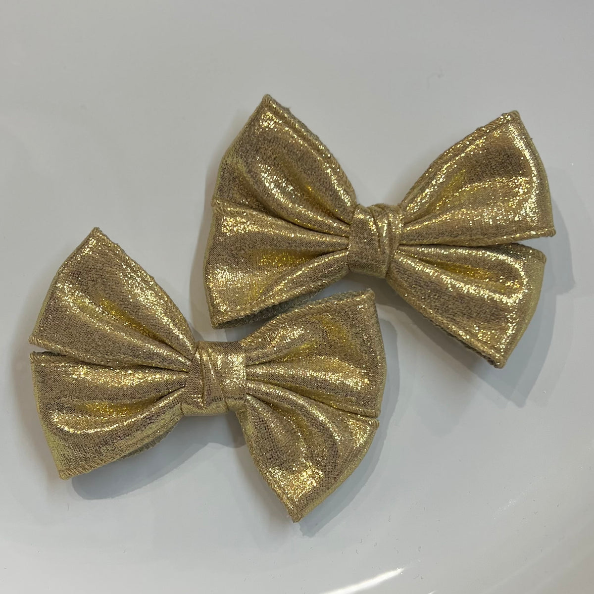 Par ganchos dorados handmade