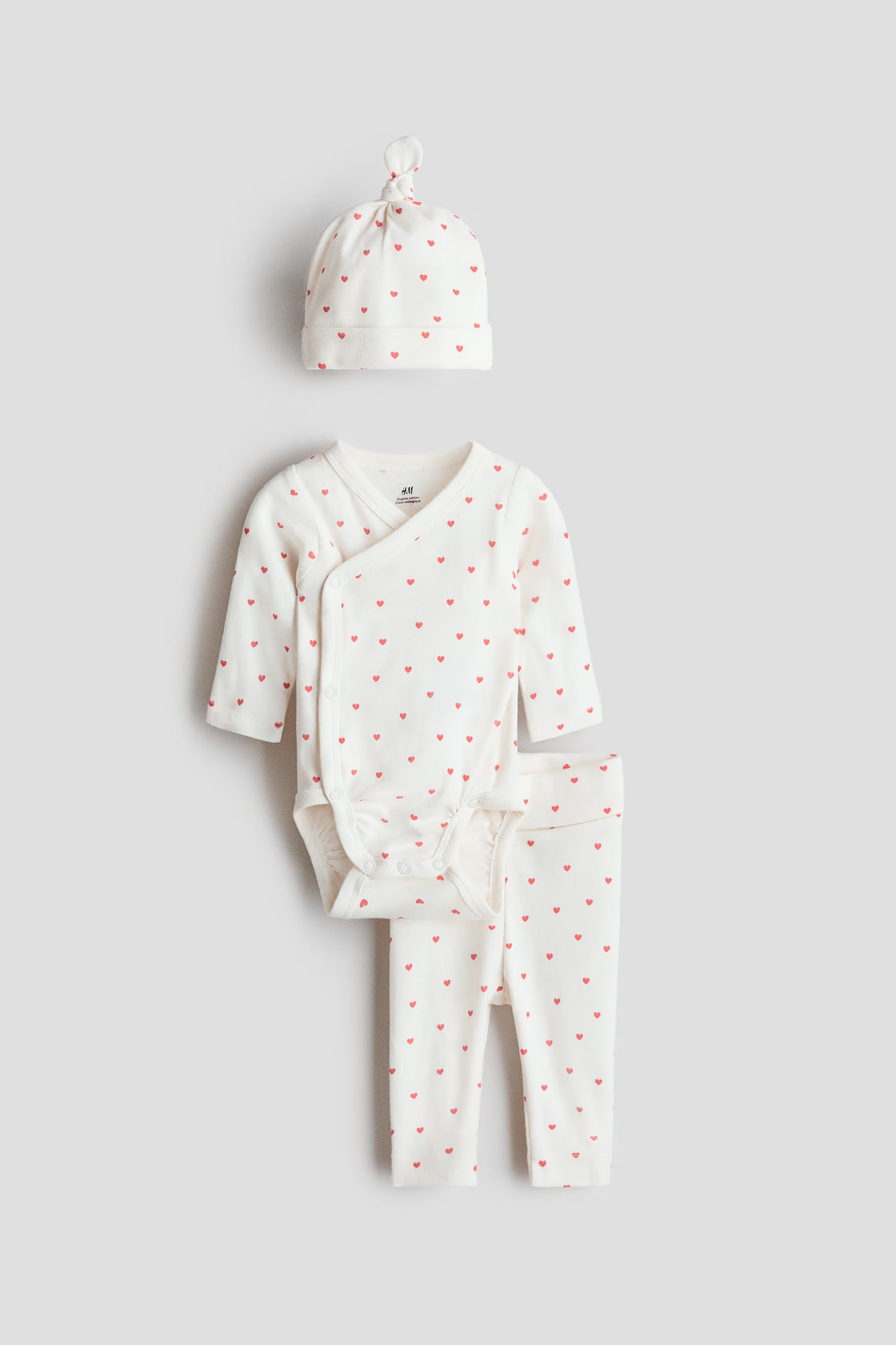 Set 3 piezas mameluco gorro pantalon blanco corazones H&M 1321310001 salida hospital