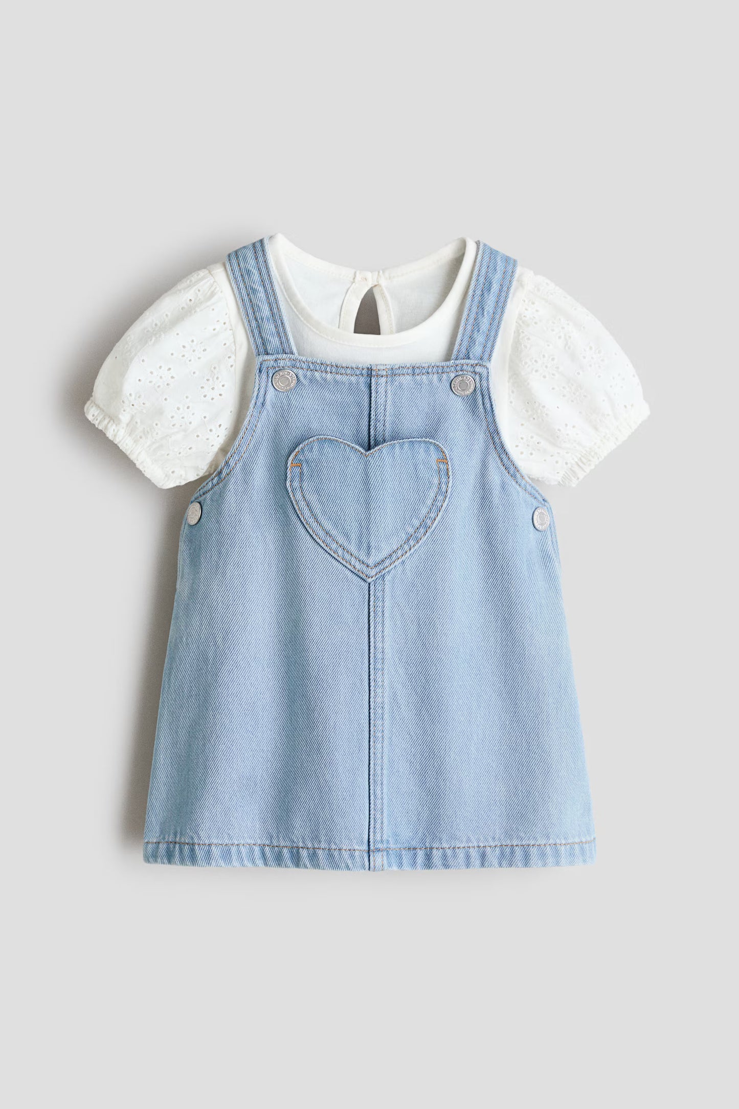 Set conjunto 2 piezas camisa blanca vestido azul jeans celeste H&M 1316480001008