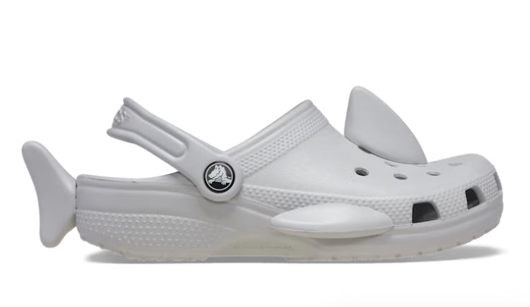 Crocs tiburón niño gris