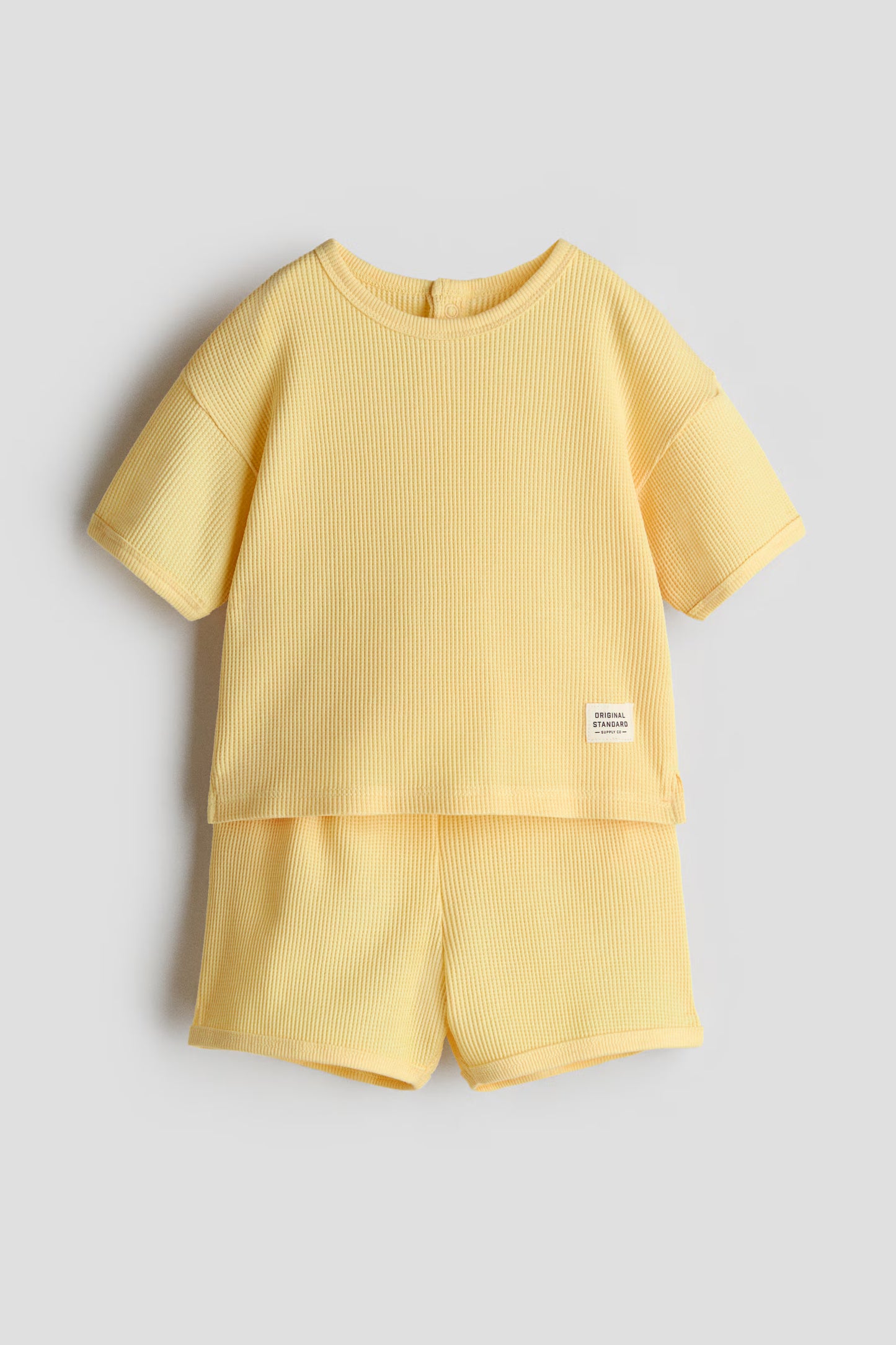 Set conjunto 2 piezas camisa short amarillo niña H&M 1314922004