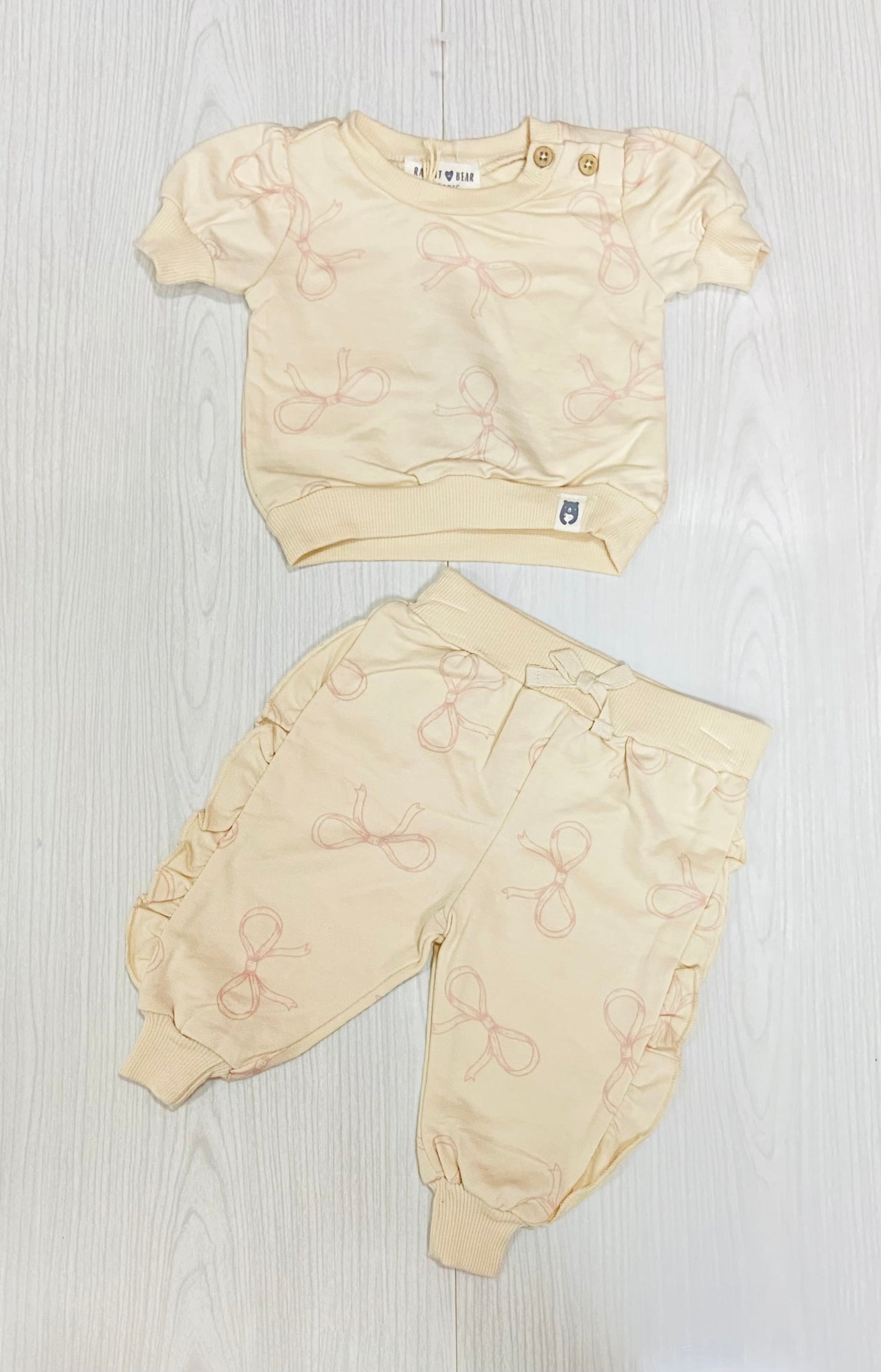 Set 2 piezas beige chongos bebe niña
