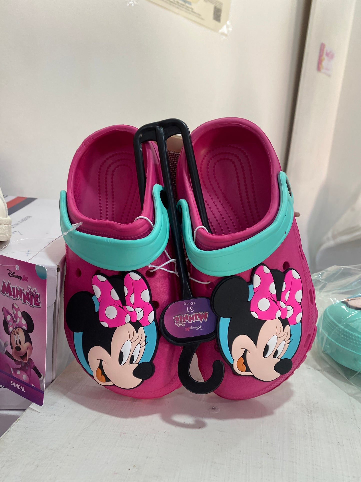 Sandalias rosadas fucsia niña Minnie crocs D8-MI-85CR-1 390345