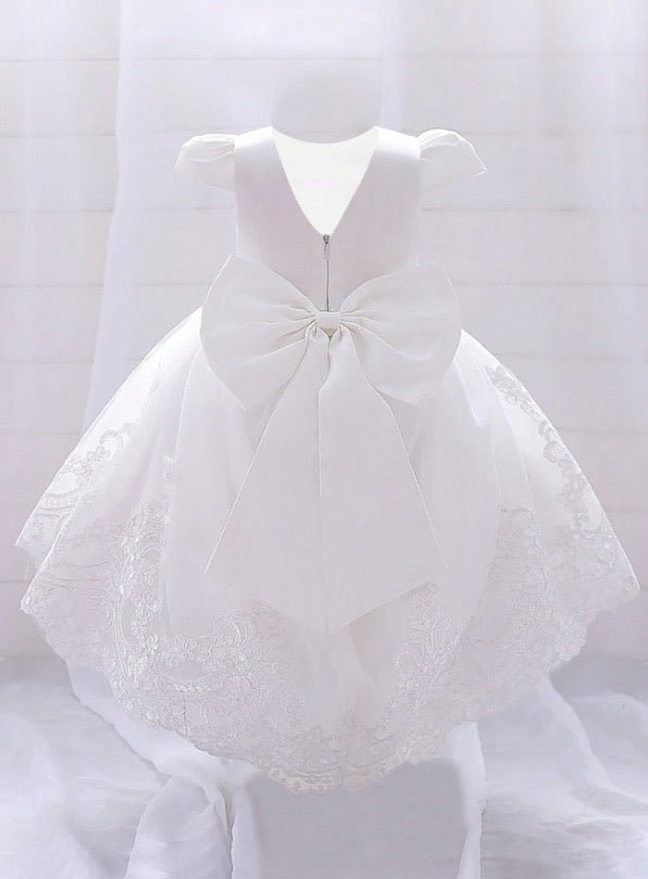 Vestido blanco para evento de gala cola pato
