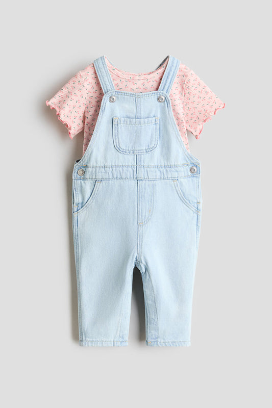 Set conjunto 2 piezas camisa rosada overall azul bebe niña H&M 1321737001