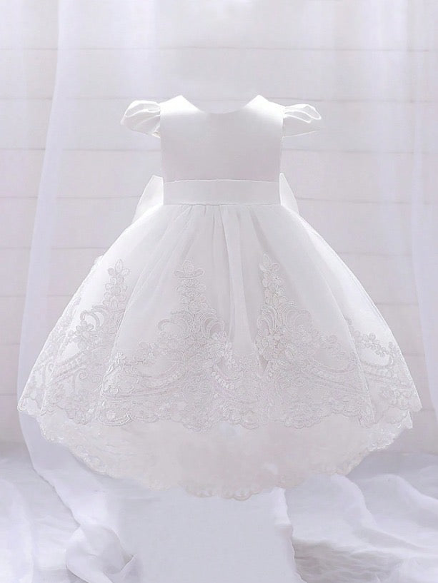 Vestido blanco para evento de gala cola pato