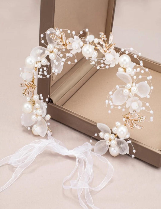 Diadema blanca dorada niña