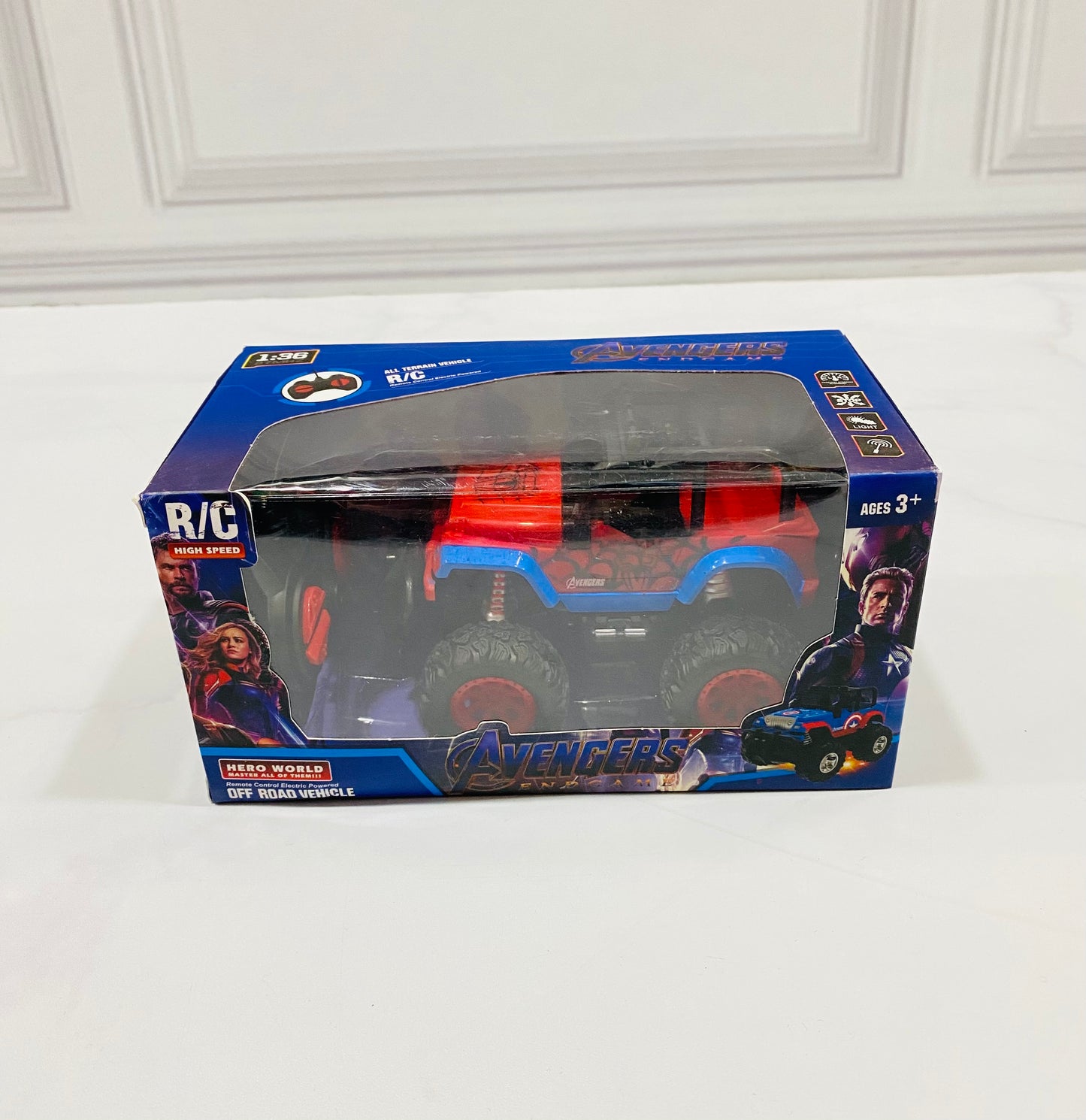 Juguete carro rojo avengers