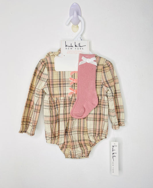 Set 3 piezas mameluco calcetines rosados bebe niña nicole miler