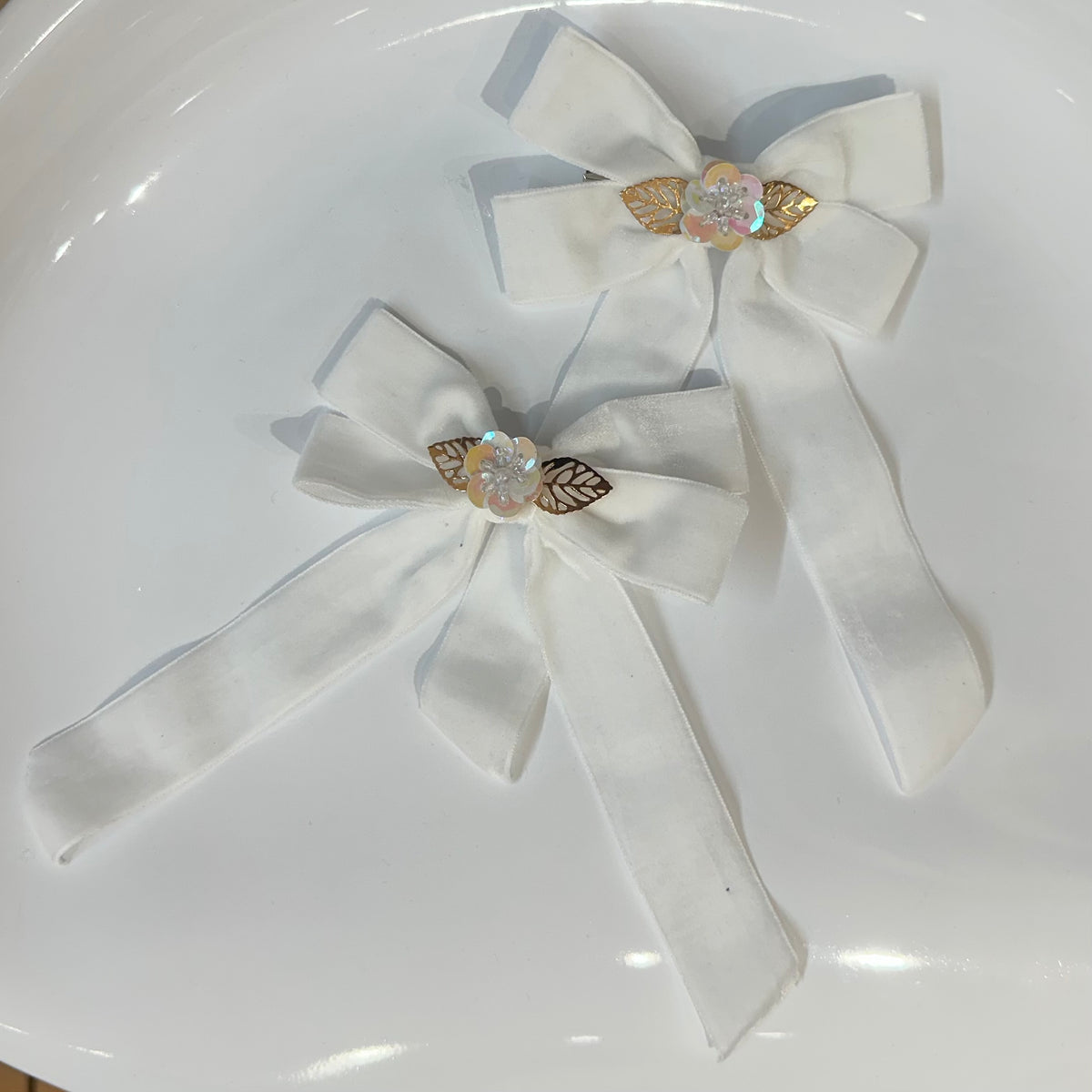 Par ganchos blanco con flor  handmade
