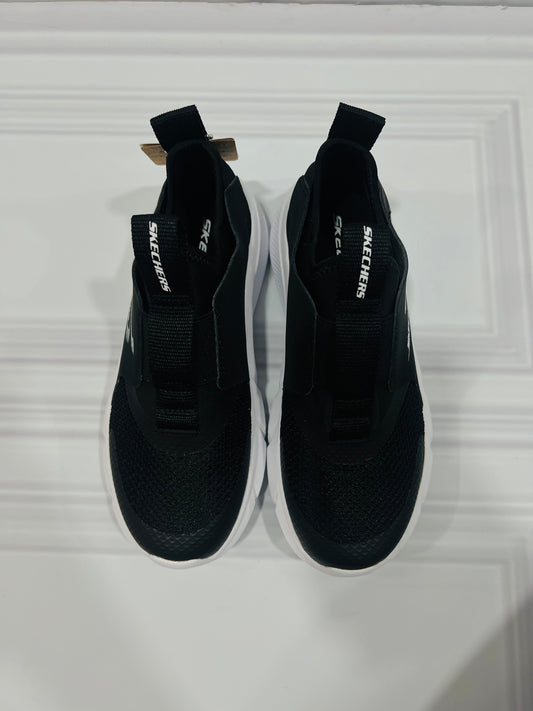 Tenis Negros Niño suela blanca  Skechers