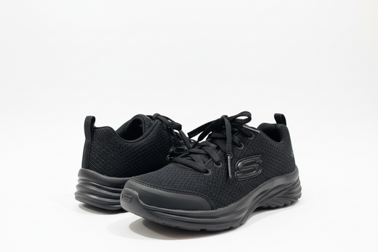 Tenis Negros Niño Niña Skechers fondo azul zapatos negros