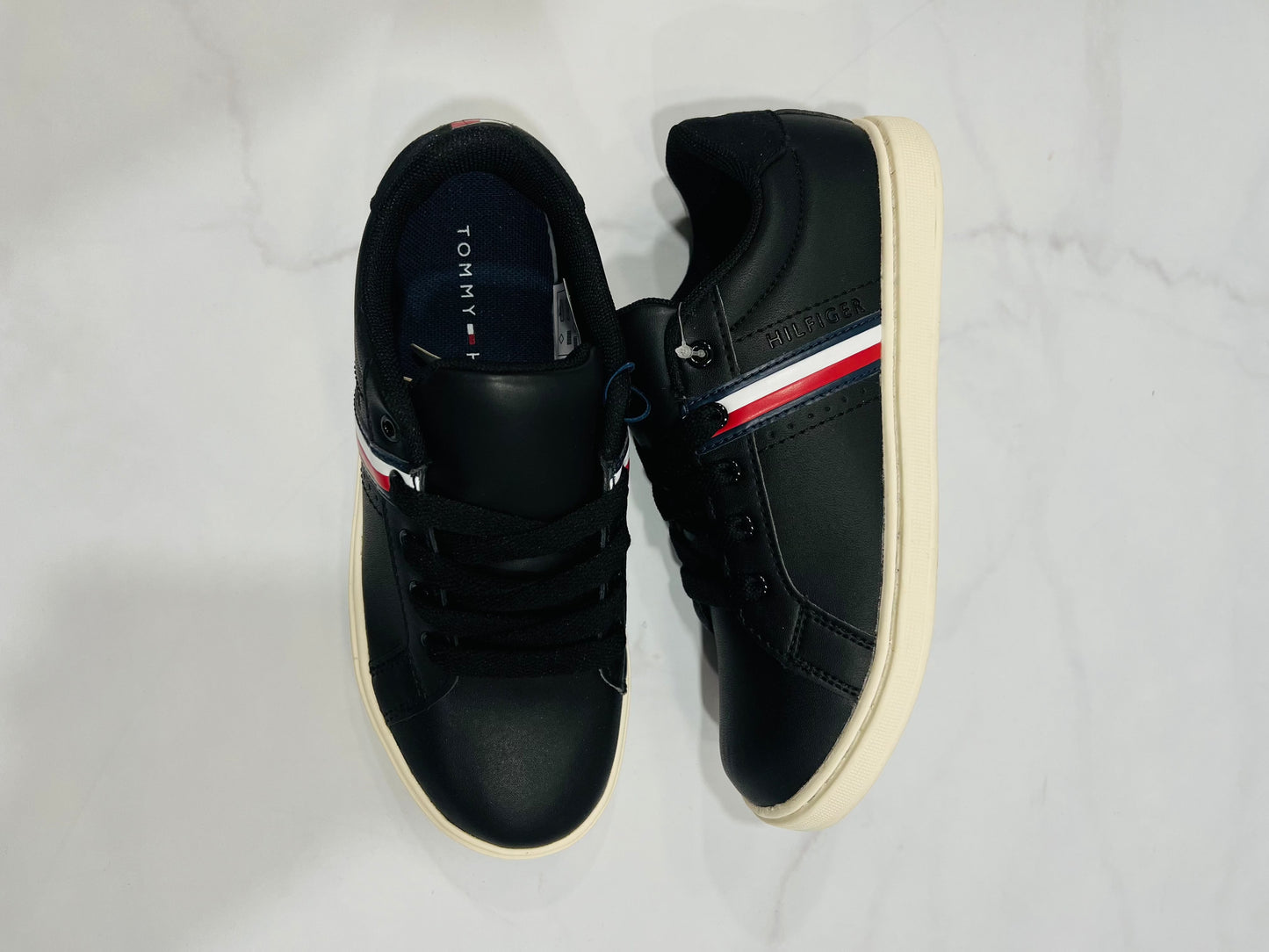 Tenis negros Tommy niño niña