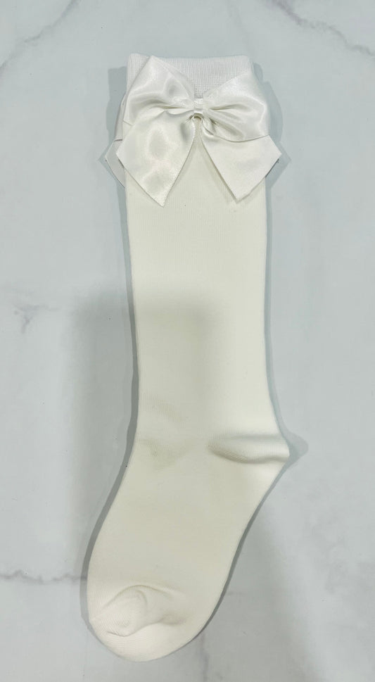 Calcetines blancos chongo altos niña