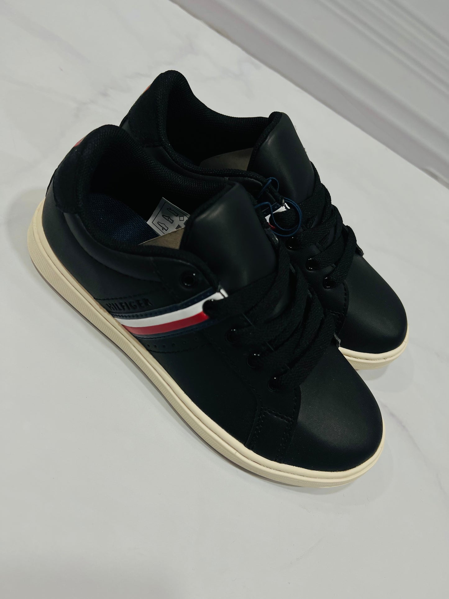 Tenis negros Tommy niño niña