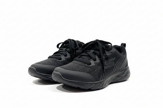 Tenis Negros Niño niña Skechers fondo rojo zapatos negros