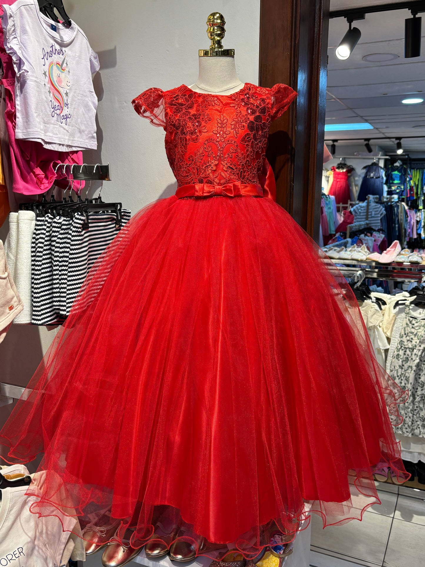 Vestido rojo evento gala con manga Princesa Royal