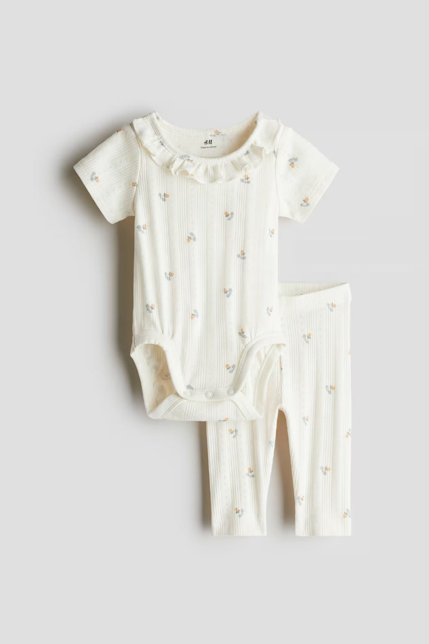 Set 2 piezas mameluco pantalon beige flores bebe niña H&M 1281195