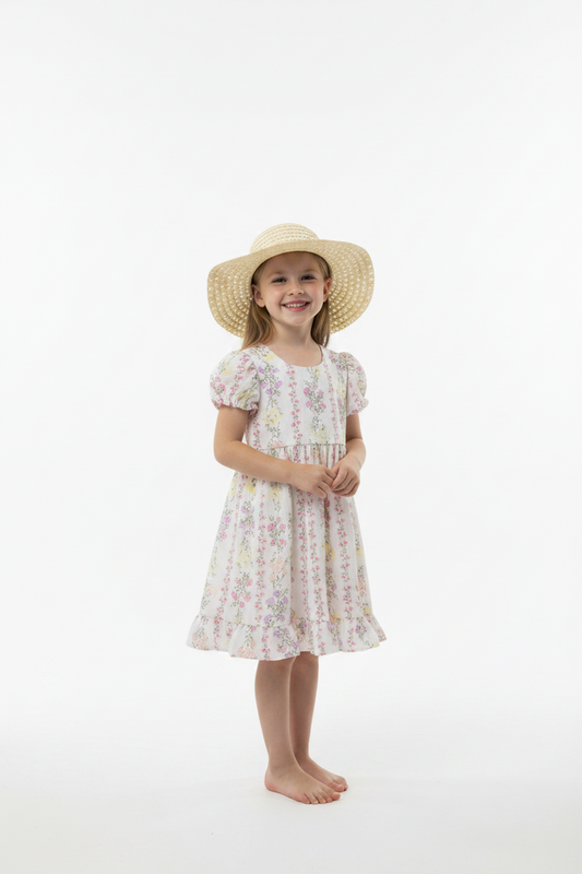 Vestido blanco floreado niña sombrero