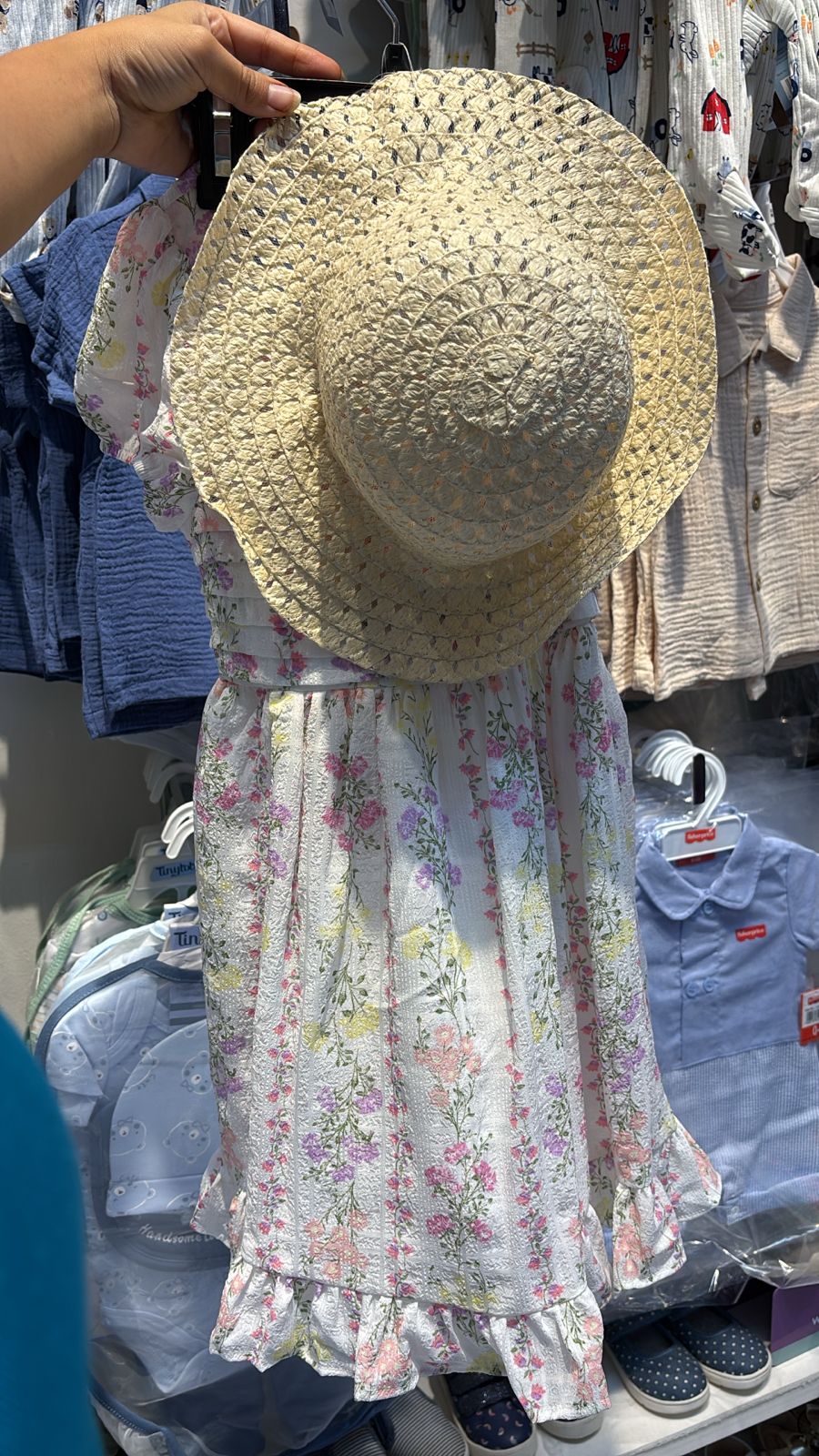 Vestido blanco floreado niña