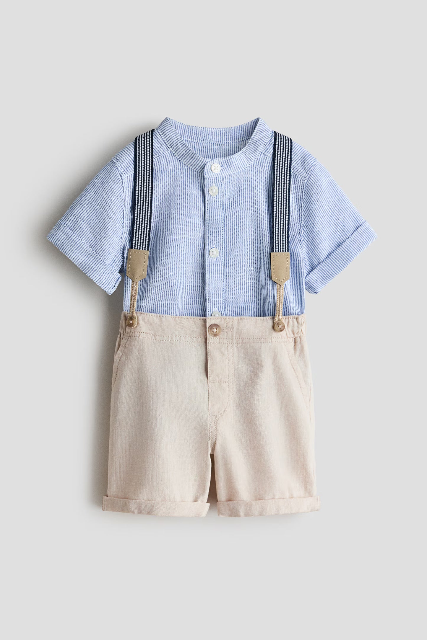 Set conjunto 2 piezas camisa azul short beige tirantes bebe niño H&M 1270889003