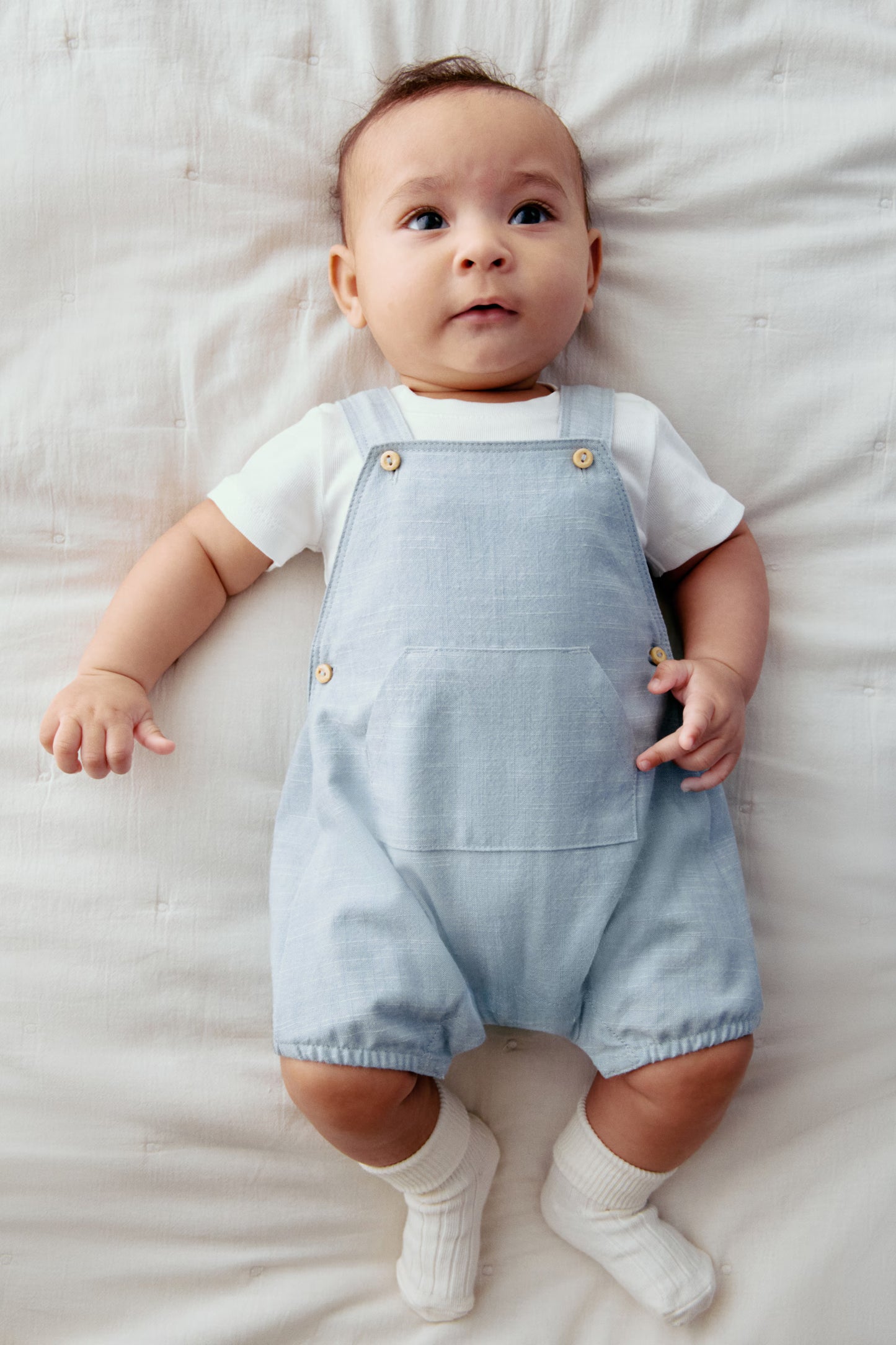 Set conjunto 2 piezas camisa blanca overall azul celeste bebe niño H&M 1062125013
