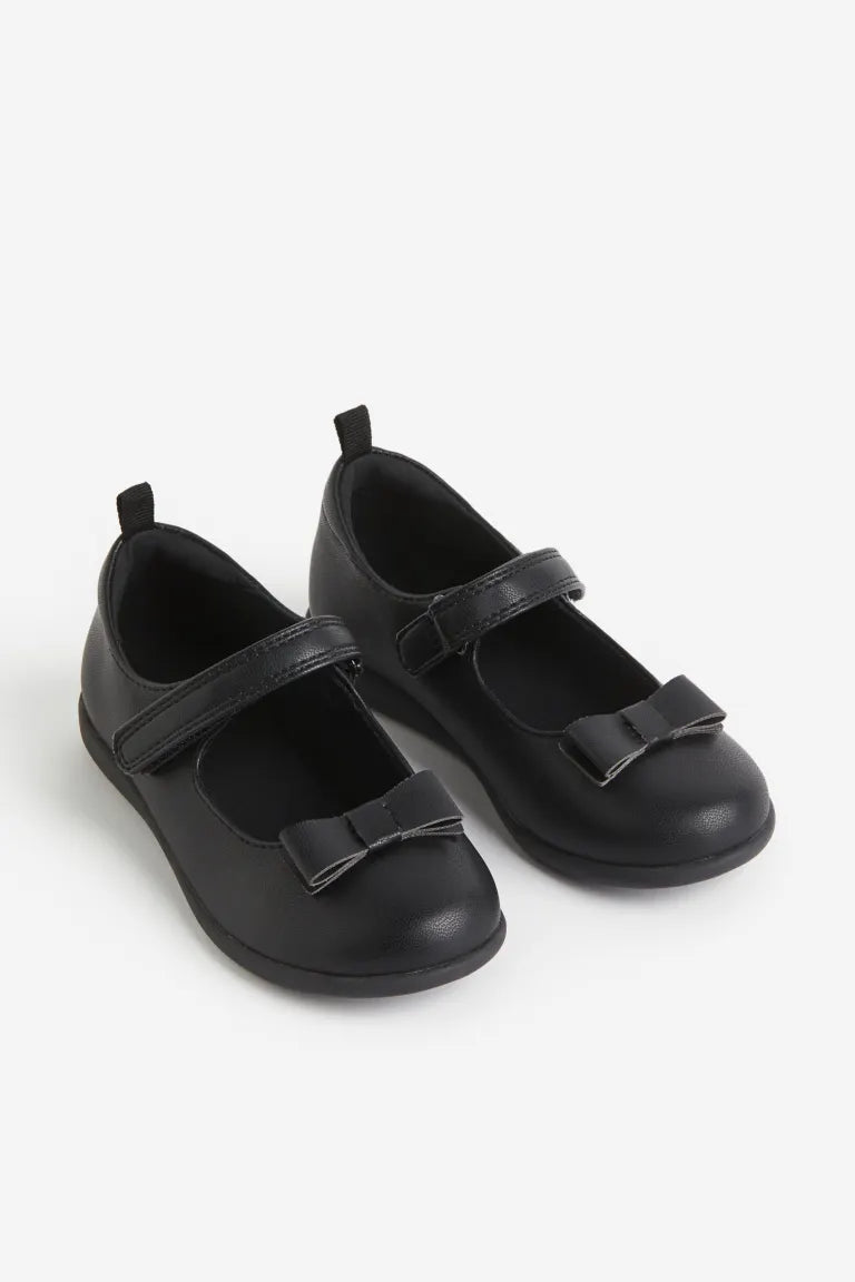 Zapatillas negras escolar H&M corbata niña 1167364